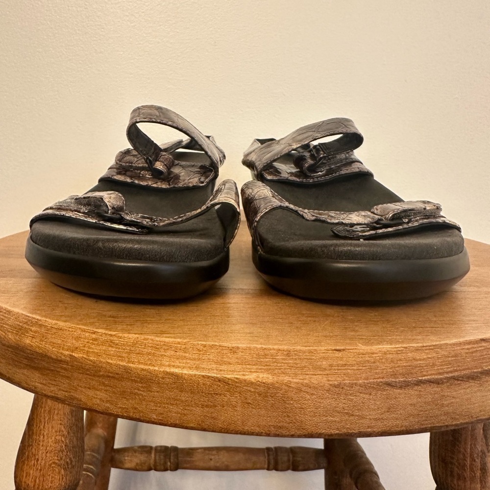 Aravon Sandals Womens Size 11 B Style WSP02GC Brown Black Snake Skin New Balance - Picture 13 of 13